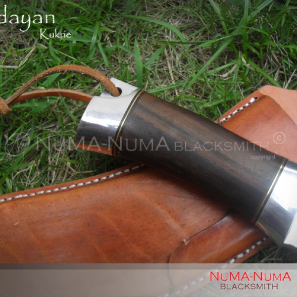 Knife weapon pandayan kukrie 3 sdc16110